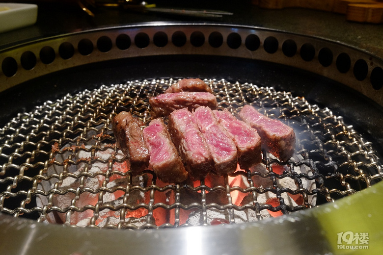 毕业最后约约约约约约约约一次，在这10家餐厅里再尽性当一次小孩