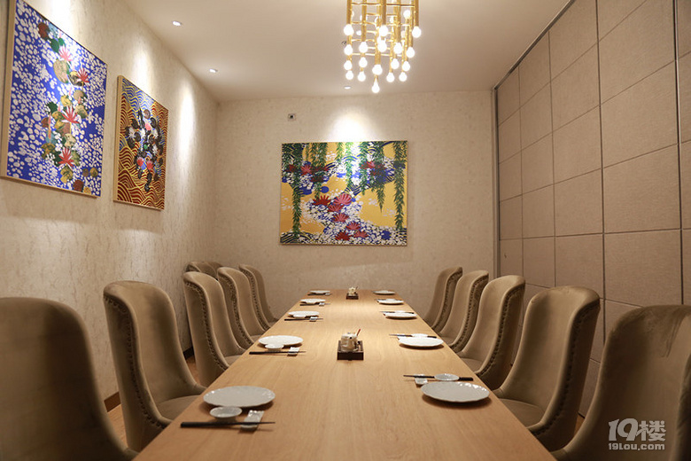 毕业最后约约约约约约约约一次，在这10家餐厅里再尽性当一次小孩