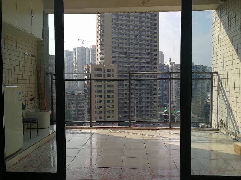 重庆杨家坪商圈住房出租,三室两厅,整洁大方