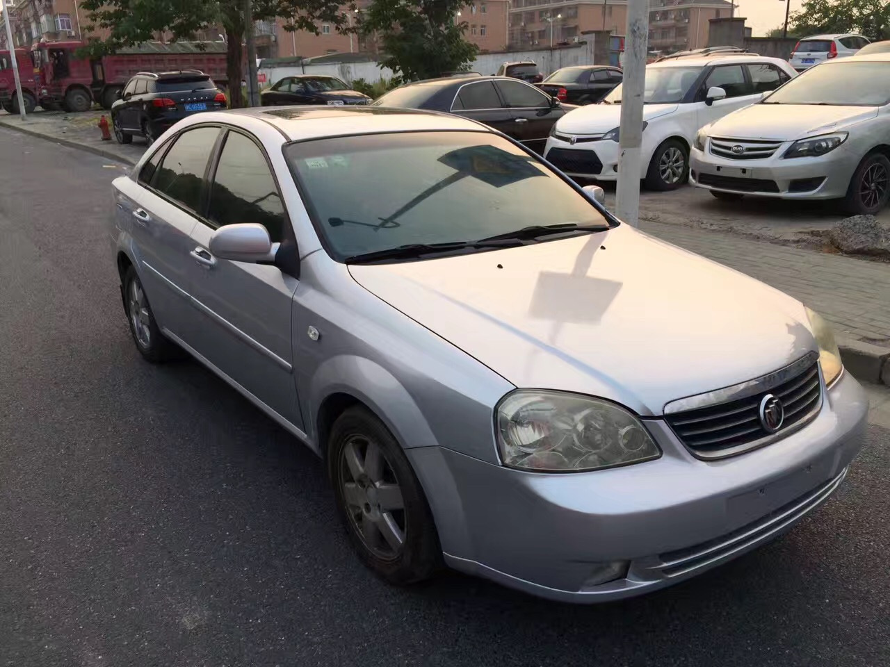 06年7月别克凯越,可帮上周边牌照,有兴趣来现场看车