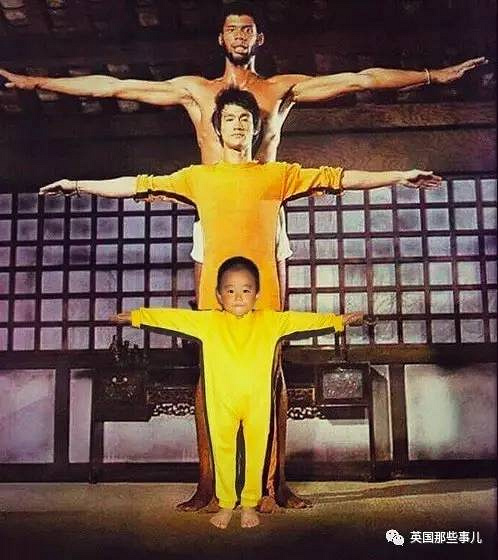 很小的时候,ryu就成了李小龙的小迷弟.