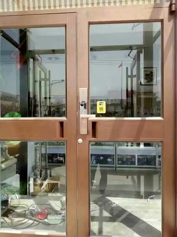 专业安装监控、指纹锁、晾衣架、家庭影院、星