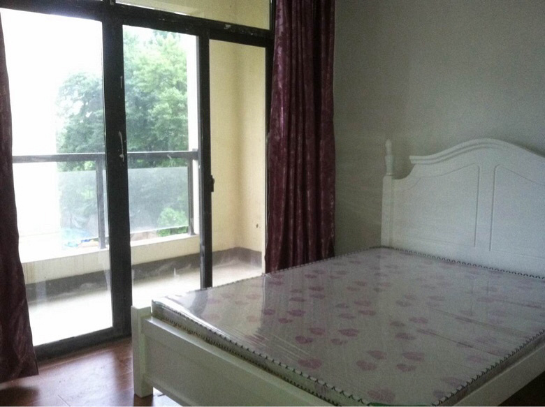 西湖区文一路郡枫华庭稀少4室一厅一卫一厨房