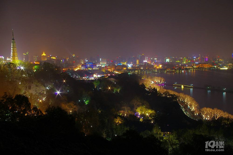 [夜爬]夏日炎炎，明月当空，夜袭宝石山