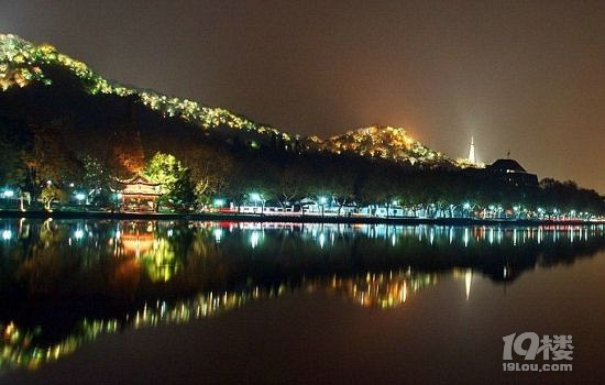 [夜爬]夏日炎炎，明月当空，夜袭宝石山