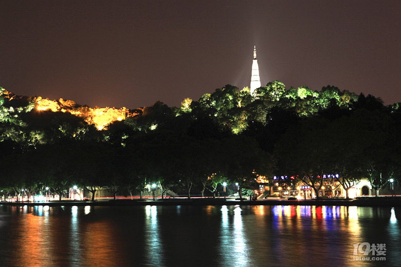 [夜爬]夏日炎炎，明月当空，夜袭宝石山