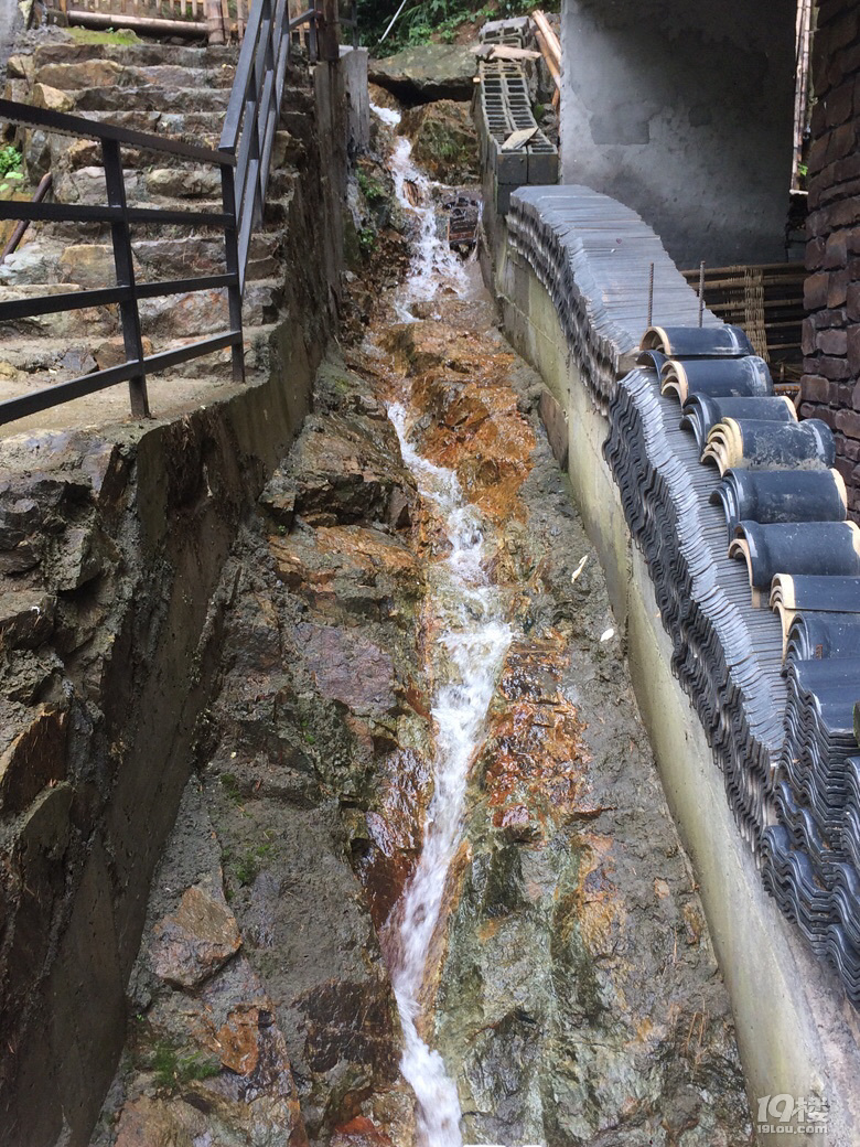 杭州山沟沟彩虹谷