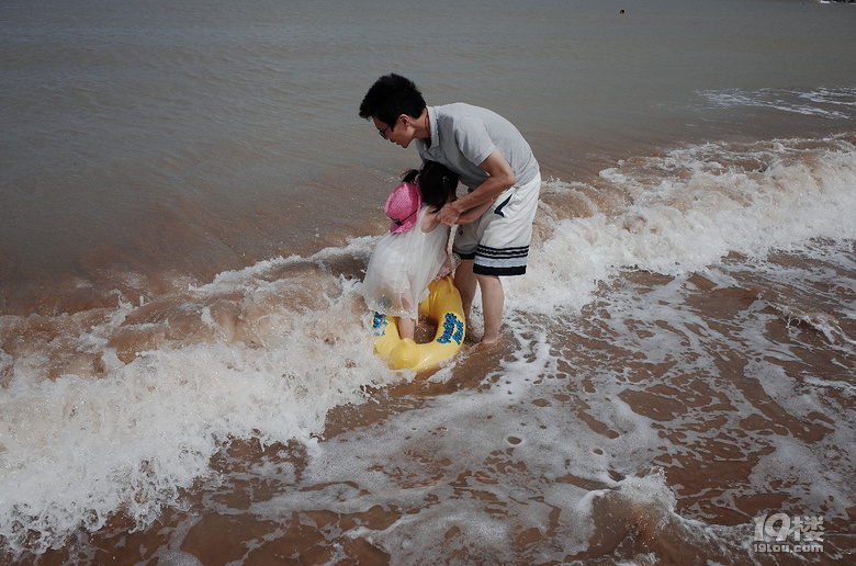 我知道那些夏天,就像青春一样回不来。你好舟