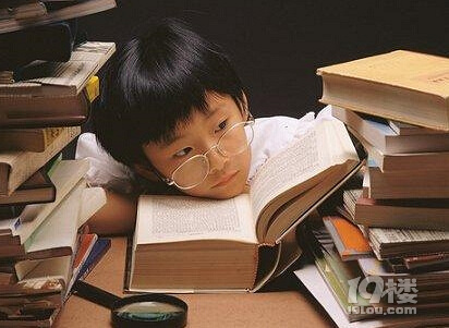 家长在班级群抱怨孩子作业多 老师:看不惯你退