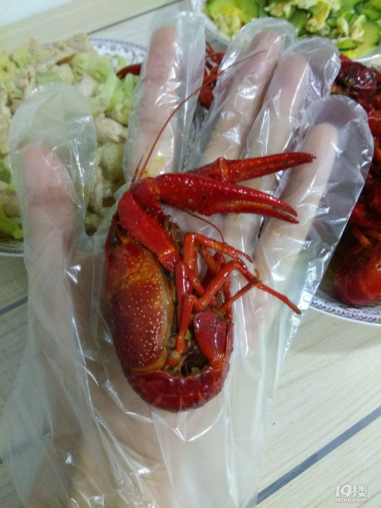 小龙虾,只想对你说黑凤梨!