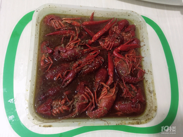 小龙虾,只想对你说黑凤梨!