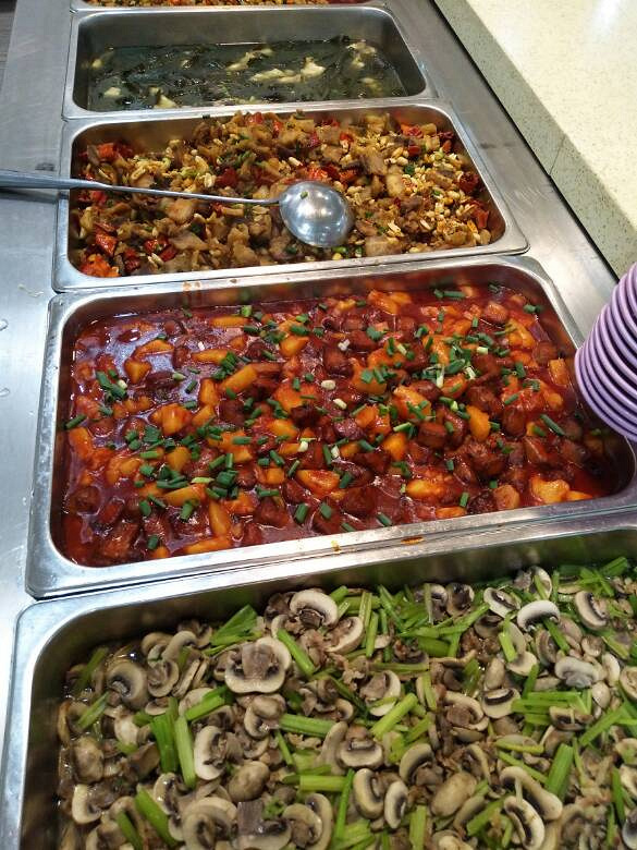 单位中午自助餐,11元