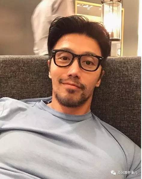 50岁大叔堪称冻龄帅哥,颜值身材引10万人围观,自律的人生真