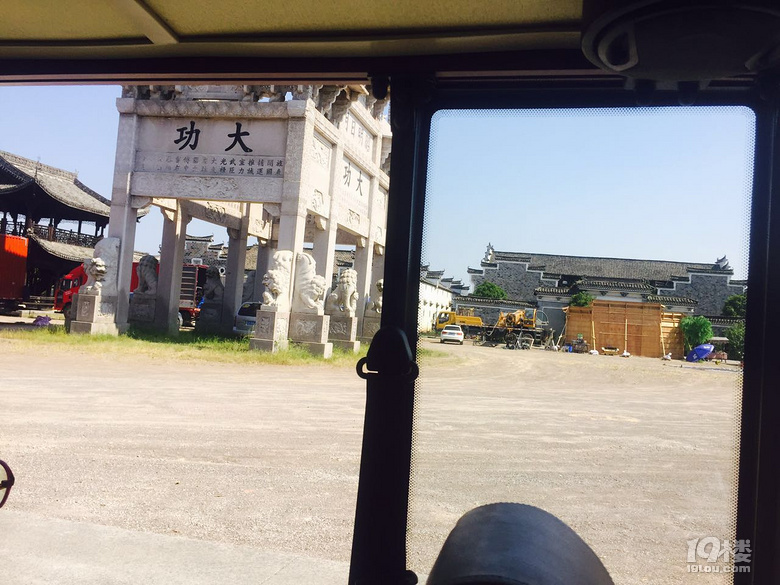 横店明清民居,40多度的周六,我竟然看到有人在工作!