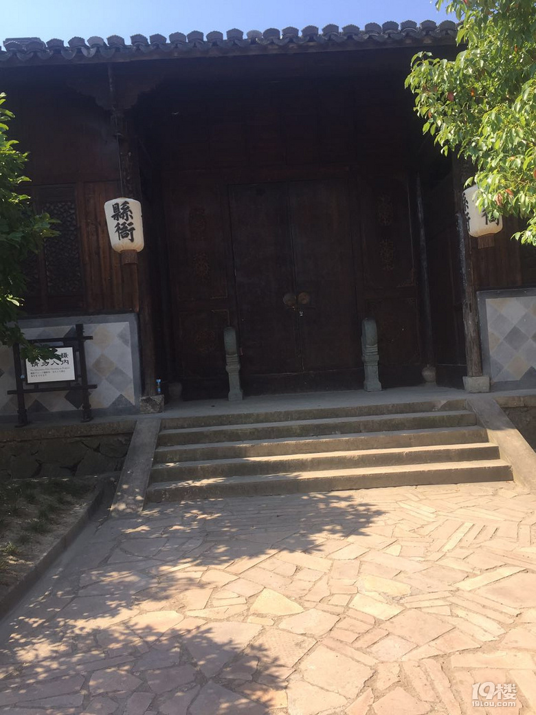 横店明清民居,40多度的周六,我竟然看到有人在工作!