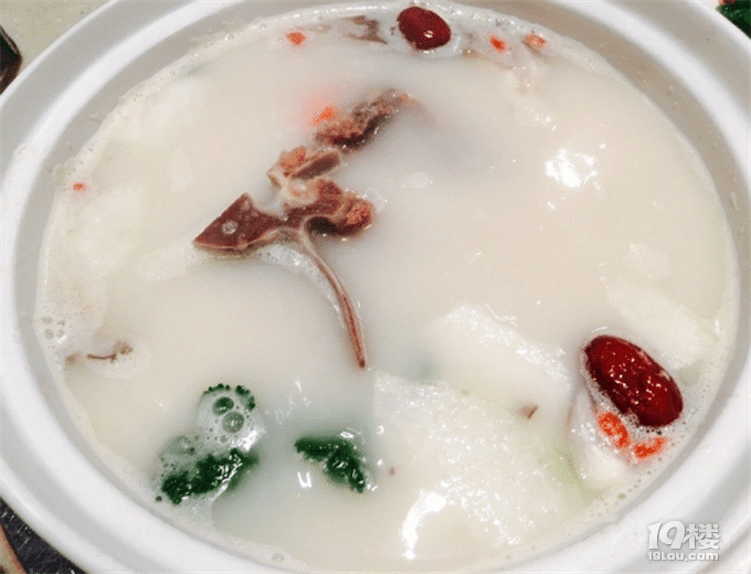 一個(gè)背包一個(gè)拉桿箱我們的故事就開始了