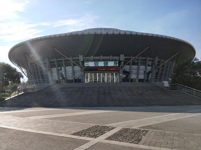 健身中心招聘前台