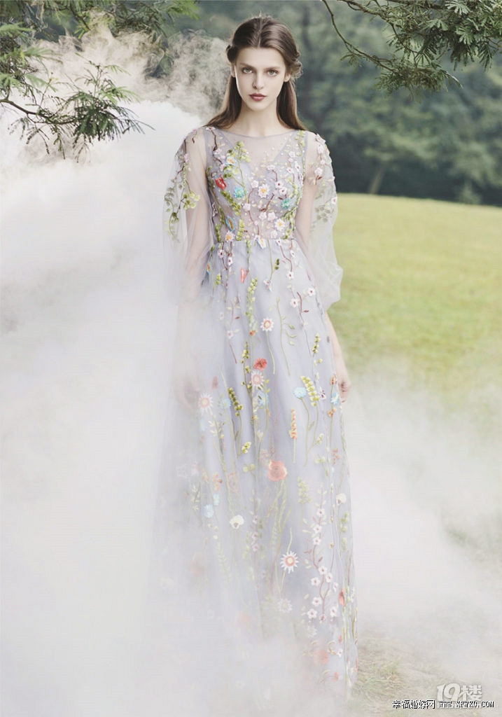 来自仙境的空灵气质:20件飘逸脱俗仙女派婚纱