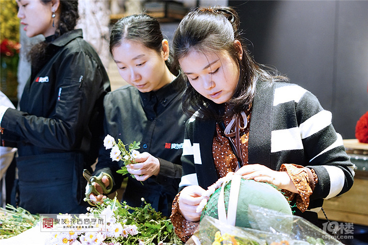 在这场关德信娱乐乎未来的竞争中中国已经独占鳌头