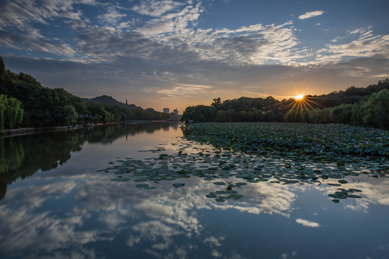 【西湖的早晨】