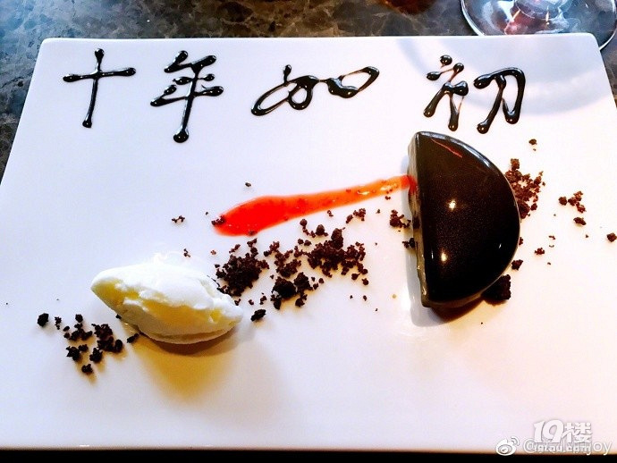 佟大为关悦结婚十年秀恩爱 牵手亲吻撒狗粮