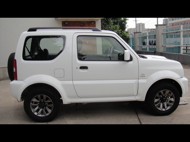 出个1年自动白色铃木吉姆尼