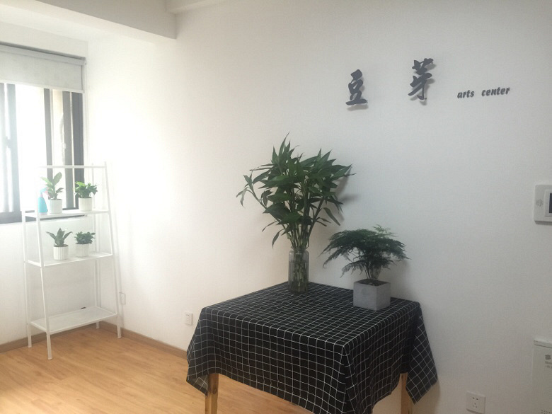 招兼职少儿美术类的