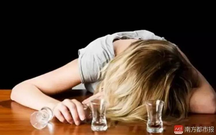 28岁女白领酒后独自卧床,不幸窒息身亡……请照顾好喝醉的ta