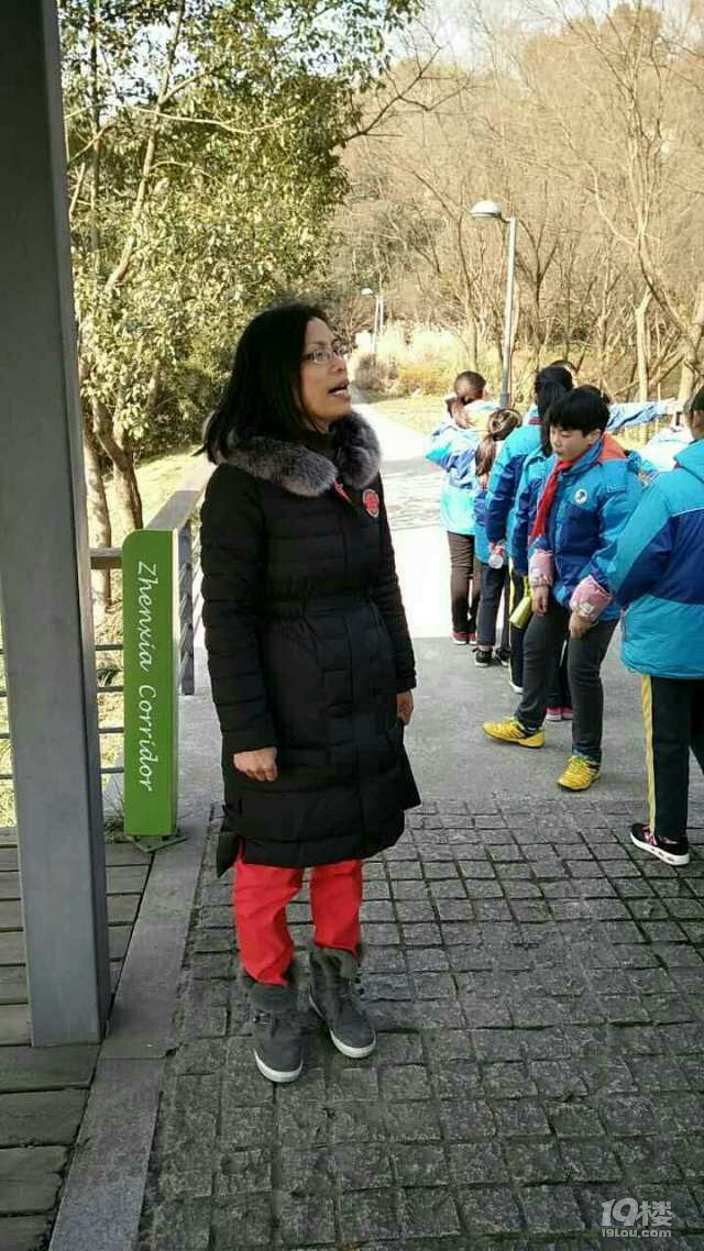教书育人，严慈相济，亦师亦友