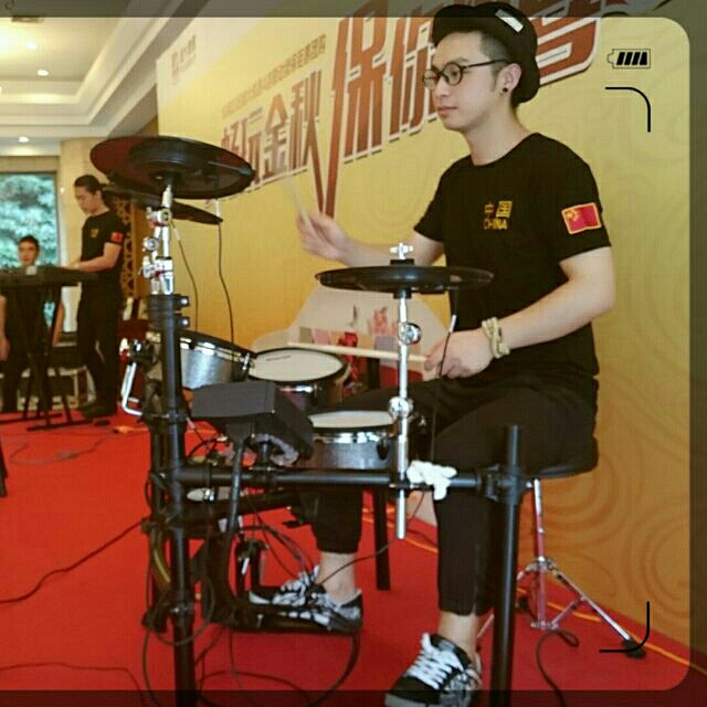 职业鼓手,爵士鼓手,非洲鼓手手鼓找一份酒吧夜