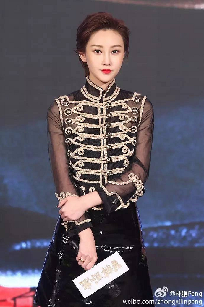 她是"佟大为前妻",离婚被骂惨,如今30多岁美出了17岁的模