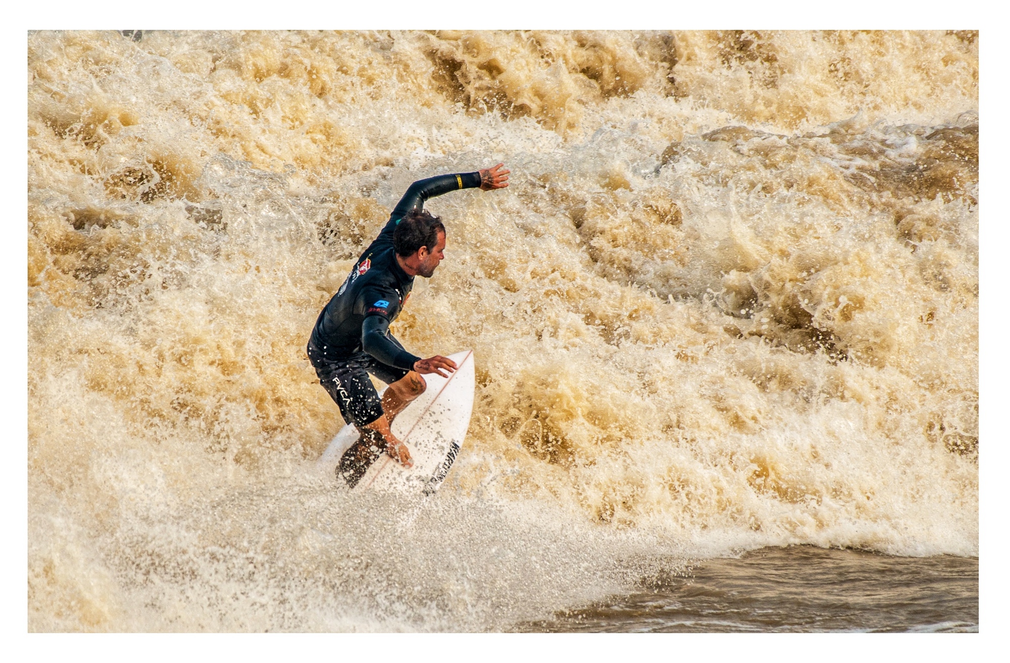 钱江潮头弄潮儿