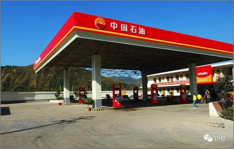 惊!女司机 顺走 加油卡,不知卡内余额有-社会-早