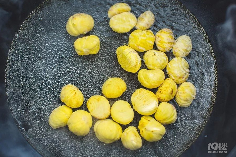 軟糯香甜的板栗搭配雞肉簡(jiǎn)直棒呆,誰也不要跟我搶栗子哦