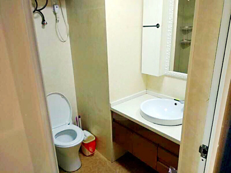 石桥路大润发商业广场楼上永富大厦酒店公寓房