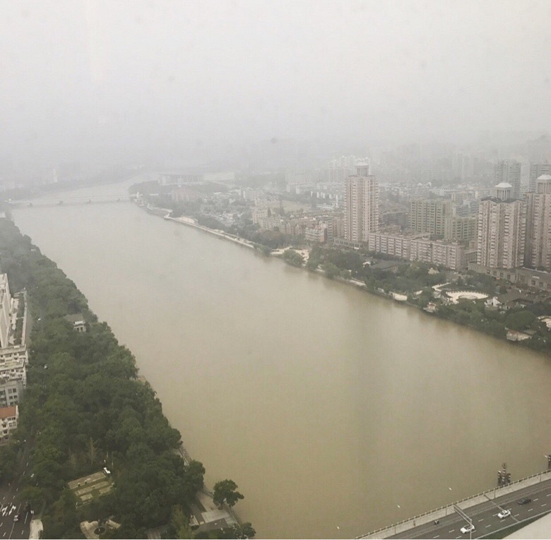 我来到你的城市,我最亲爱的闺蜜_随手拍大广场