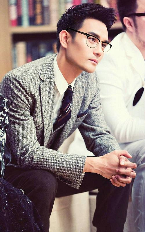胡歌王凯霍建华杨洋井柏然 男星戴眼镜谁气质最独特