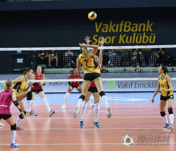 高清:瓦基弗轻取伊勒尔银行 罗宾逊扣球强悍-八