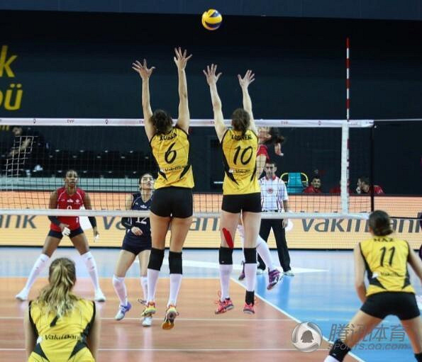 高清:瓦基弗轻取伊勒尔银行 罗宾逊扣球强悍-八