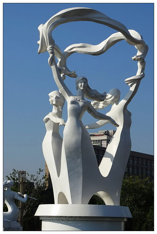 武林广场八少女雕塑