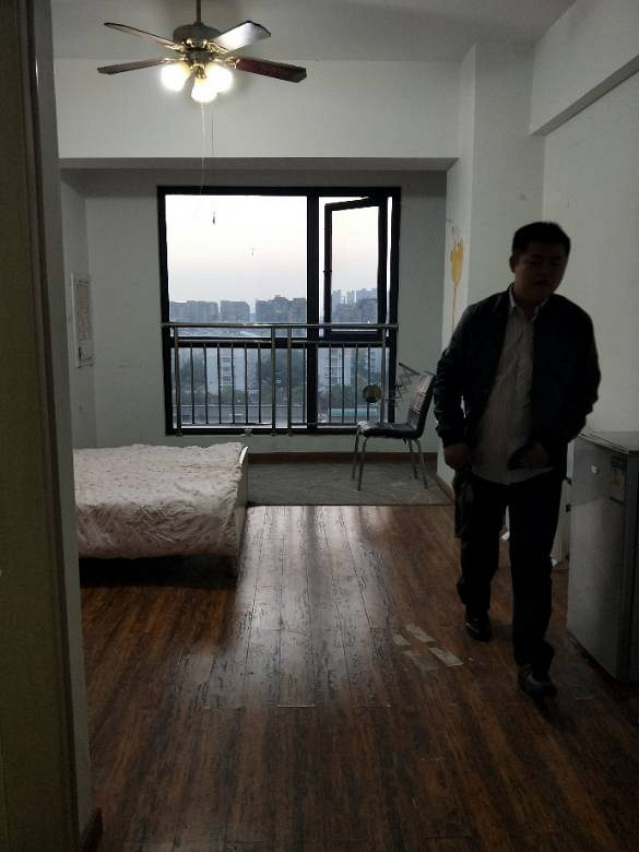 永富大厦1室1厅,大开间装修好,随时入住。租金