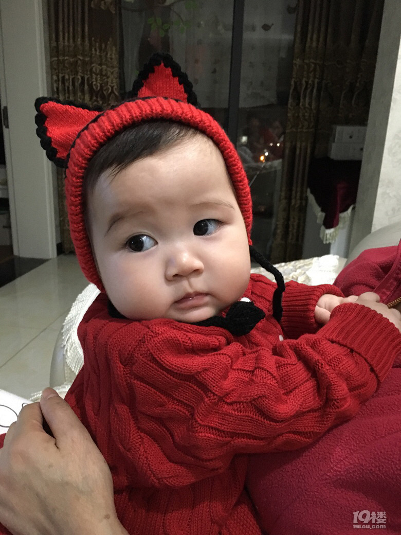 我家小公举,配上心灵手巧的外婆纯手工编织小