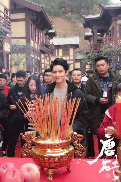 《唐砖》横店开机 京城贵公子胡文喆纨绔在即