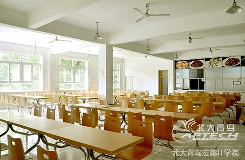 武汉北大青鸟宏鹏IT学院和其他培训机构有什么