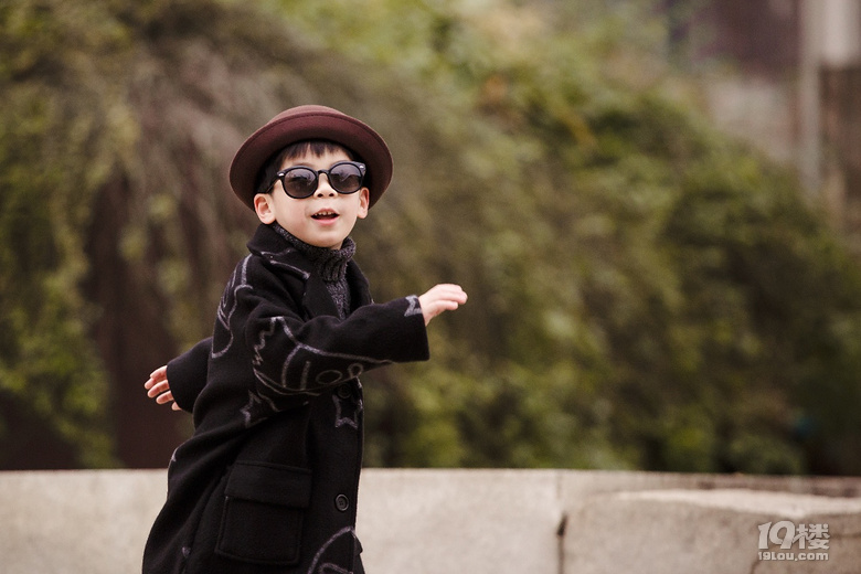 小鬼怪的大衣秀