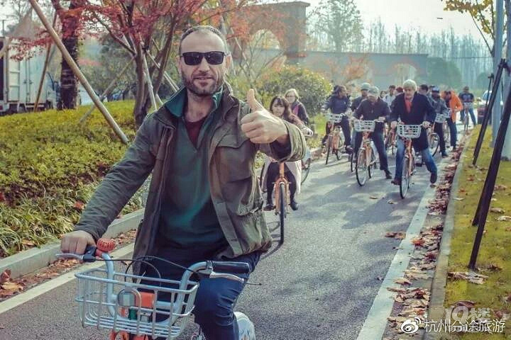 老外在莫干山骑共享单车邂逅最美乡村-结伴同