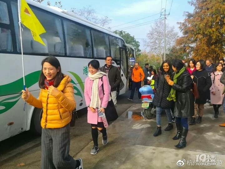 老外在莫干山骑共享单车邂逅最美乡村-结伴同