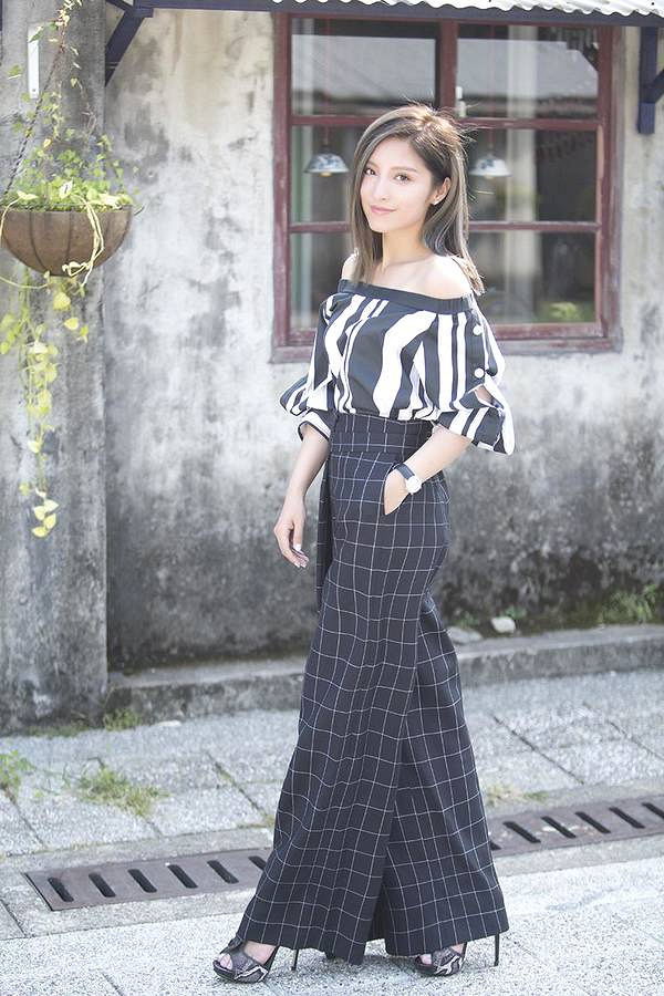 最"敢"女声潘辰街拍释出 展现酷美新高度