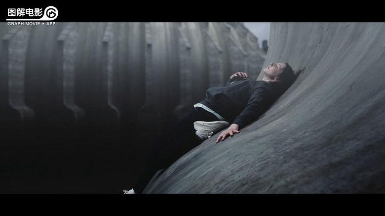 图解电影《曲面之上》 一面是万丈深渊,一面是悬崖绝壁