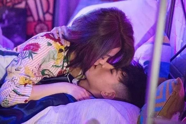 曾被杜海涛当众告白如今却被人明码标价包养黑工坐牢自杀